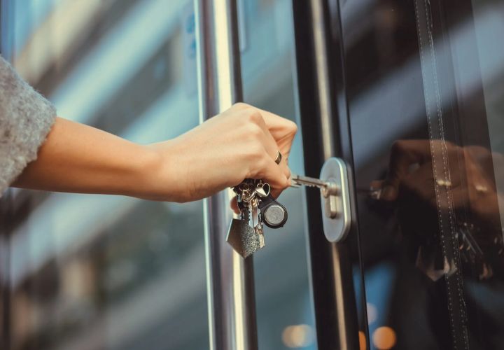 Atendimento residencial e comercial para troca de fechadura em Alvorada, RS